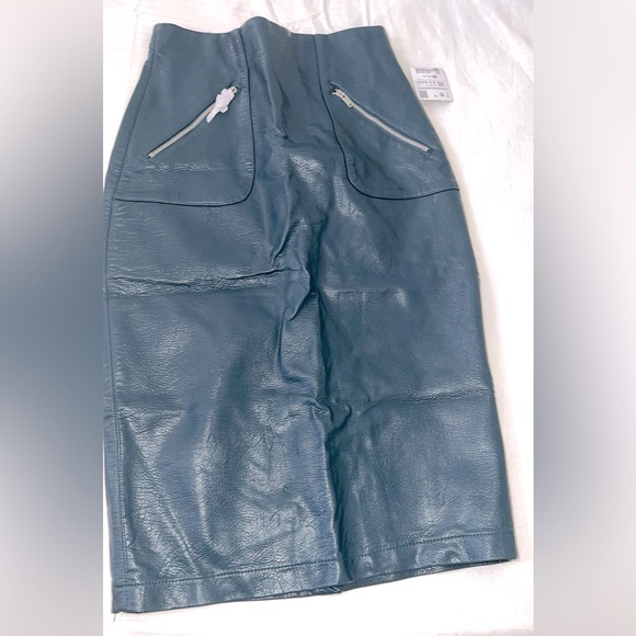 Zara Navy blue checkered rara skirt Worn a few times... - Depop